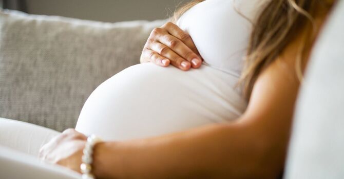 How a Prenatal Massage Helps Relieve Pregnancy Back Pain & Sciatic Pain Naturally
